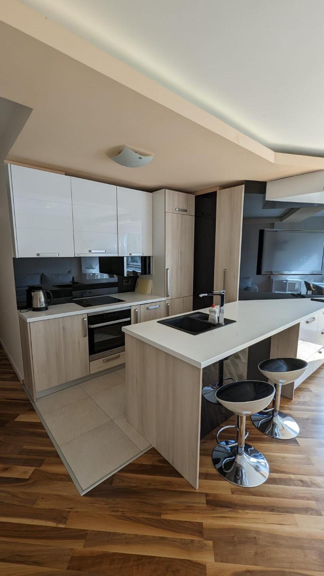 Modern And Cozy Apartment, Excellent Location, Near Sarajevo City Center, 60M2 Exterior photo